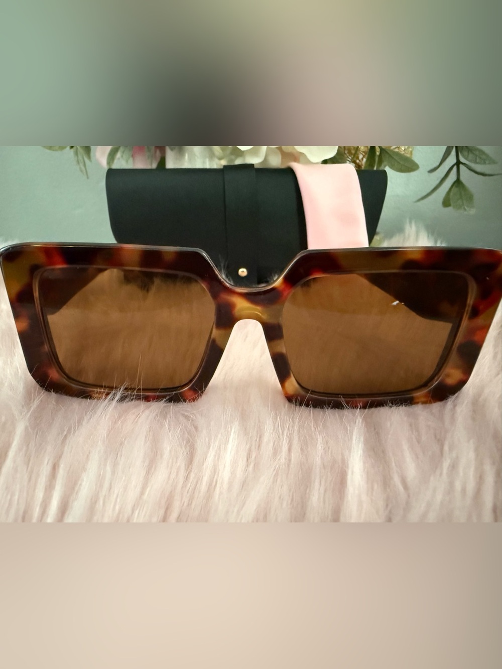 Tortoiseshell Square Women's Sunglasses